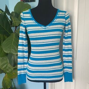 Y2K SO XS Classic Blue and Light Grey Long Sleeve V-Neck Fitted Ribbed Shirt